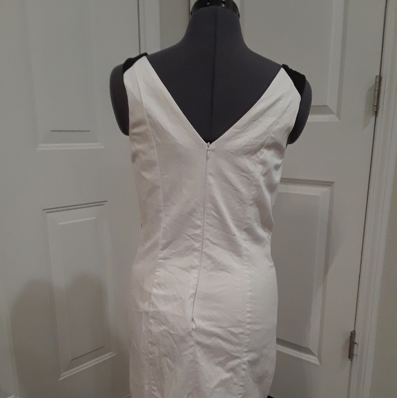 White and black dress - Picture 3 of 7